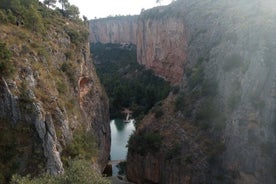 Canyon de Turia와 Chulilla Village의 행잉 브리지 워킹 투어