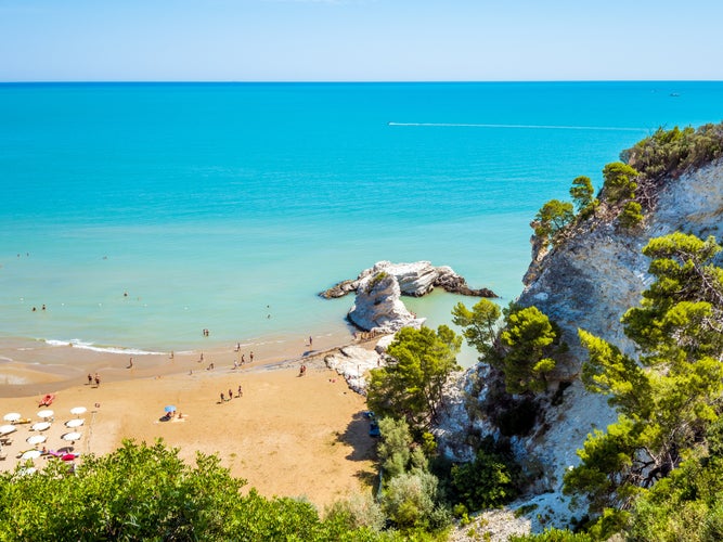 At the gates of Vieste there is a beautiful beach, characterized by a monolith of white tuff 25 meters high looking towards the sea: it is the Pizzomunno.