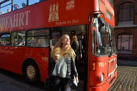 Hop-on Hop-off sightseeingtour door Hamburg in rode dubbeldekker