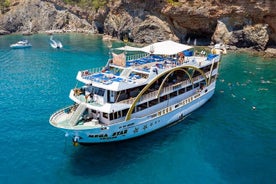 Antalya Mega Star Yatch Tour vaahtojuhlilla ja lounaalla