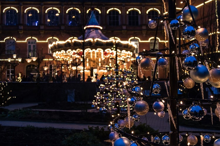 Christmas_spirit_at_Tivoli_(23178616103).jpg