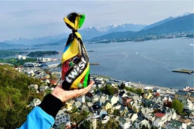 Paseo privado por la ciudad de Alesund con un toque