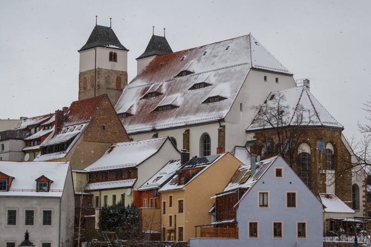 Photo og=f Snowing in the old town of Freiberg, Saxony, Germany .