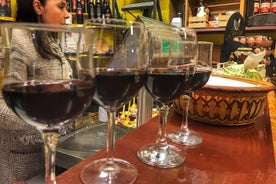 Recorrido gastronómico de Nápoles por la noche con degustación de vinos y visita de Decumani y la ciudad antigua