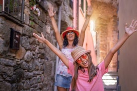 Tour privado a pie familiar por la naturaleza y el patrimonio de Cinque Terre