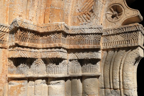 Photo of Detail of the porch of the church of San Pedro Apóstol. Villacadima, Guadalajara (Spain).
