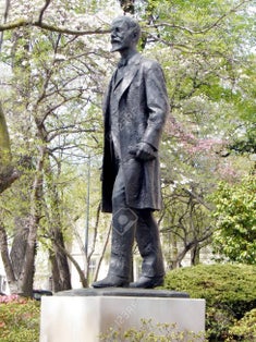 photo of view of Statue of Eleftherios Venizelos,Heraklion Greece.