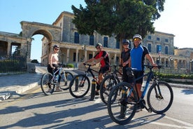 Tour in bicicletta della città vecchia di Corfù: storia, sapori e vicoli stretti!