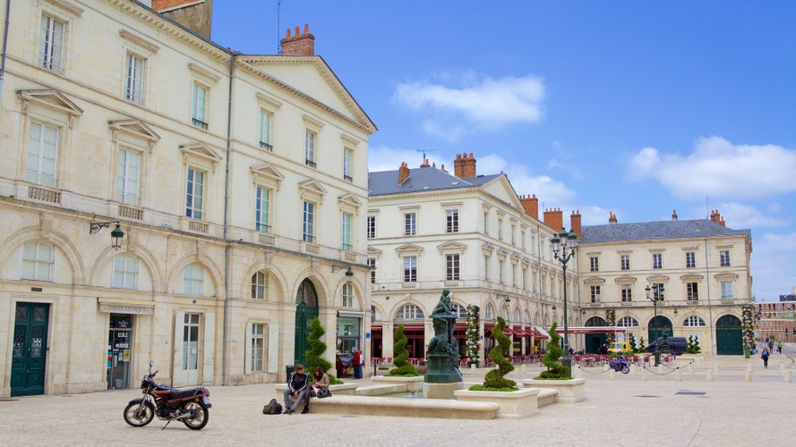 Orleans which includes an administrative buidling, heritage architecture and a fountain