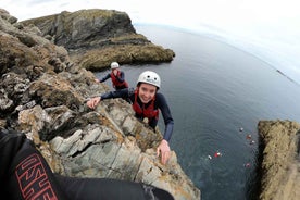 Norður-Wales: Öfgafull Coasteering með Klettaklifri og Stökkum