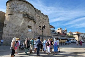 Tour privado a pie por el centro histórico de Alghero