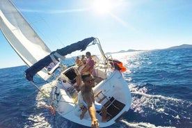 Excursión guiada en barco de día completo a Asinara con recogida en furgoneta y almuerzo