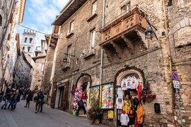 Ville d'Assise avec déjeuner gastronomique et excursion au bord des vins depuis le port de Civitavecchia