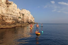 SUP-tur till Polignano a Mare-grottorna