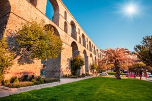 photo of entrance to the archeological museum of Thiva in Greece. The letters mean “Archeological Museum of Thebes”.