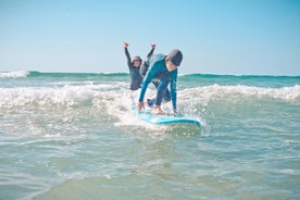 Cours de surf guidé pour enfants et familles sur les plages de Fuerteventura