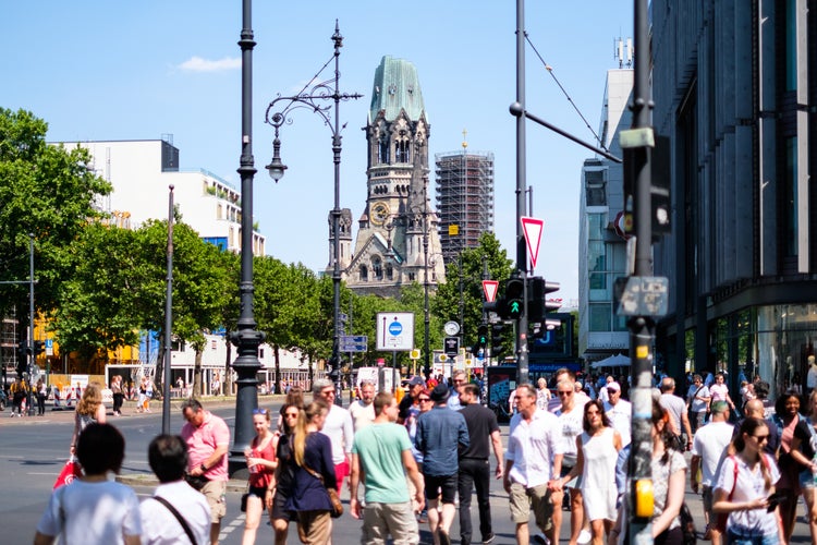 People crossing street at Berlin-s most famous shopping avenue, the Kurfuerstendamm.jpg