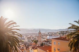 Omvisning i innlandet til Cannes i en veteranbuss