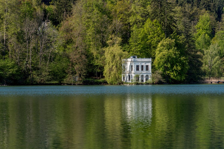 Lake villa Samek on Wörthersee-Süduferstrasse in Maiernigg, statutary city Klagenfurt Austria