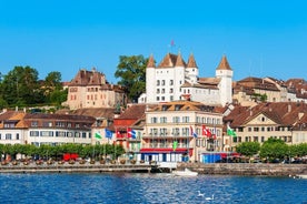 Från Genèvesjön Nyon Prangins Castle Garden Restaurant med elcykel