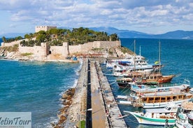 Paseo en bote con almuerzo alrededor de la península de Kusadasi