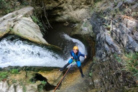 Von Marbella: Geführte Canyoning-Tour in Sima del Diablo