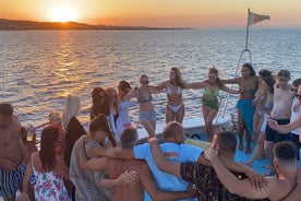 Boottocht bij zonsondergang naar Cape Greco en Blue Lagoon