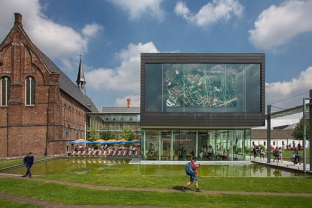 Front_of_Ghent_City_Museum_STAM.jpg