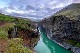 Volledige dag rondleiding door Stuðlagil Canyon en Vök Baths