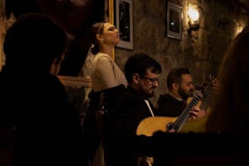 Porto: Náið Fado Tónleikar í Hefðbundinni Krá