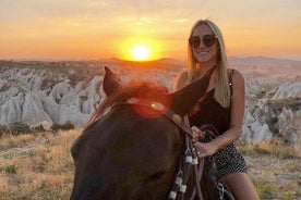 Mejor recorrido a caballo al amanecer en Capadocia - Min.2 pax.