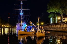 Tour notturno della città in canoa a Klaipeda