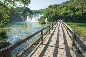 正宗私人旅游 NP Krka 当地午餐和品酒