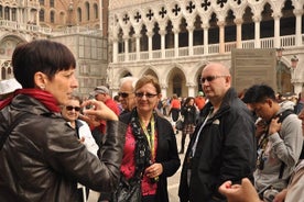 Small Group Venice Tour on foot and by boat with tickets included