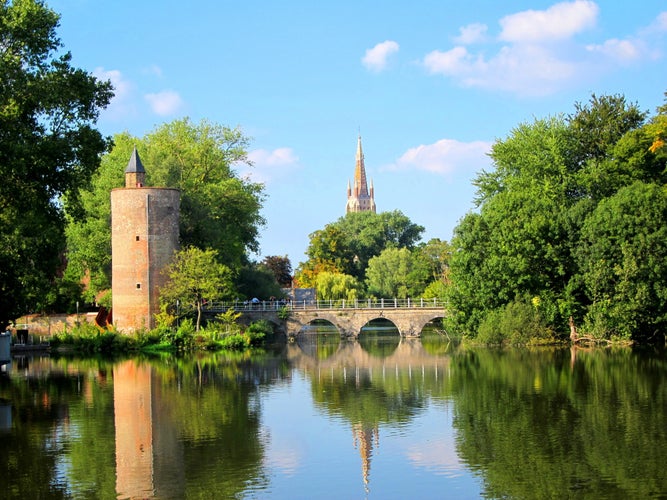 Chilling in Minnewater park, one of the most famous paces to go with you couple..jpg