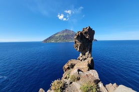 Tour exclusivo de la isla de Stromboli, paseo en barco con Pasqualo