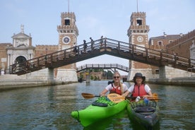 Tour de 2 horas en kayak por el canal de Venecia: experiencia premium de día