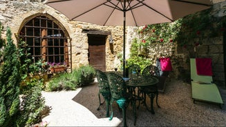 Au coeur de Beynac, une maison de caractère avec jardin terrasse