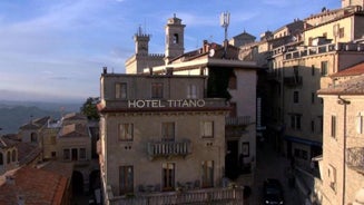 Titano Suites Hotel