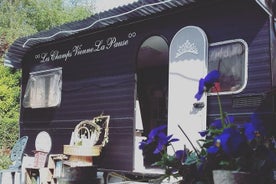 Ettermiddagste i en shabby campingvogn