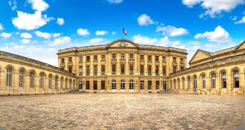 Bonjour Bordeaux: Chateaux, Wineries & Charming Villages 2026