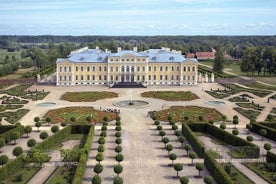 Excursion privée d'une journée au palais de Rundale, à la colline des croix et plus encore