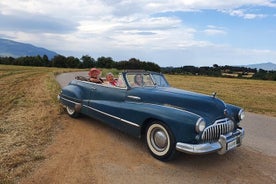 Tour privato in auto d'epoca di Montserrat intorno a Barcellona Montserrat