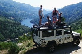 Vandfald, lagune og gamle landsby i Peneda-Gerês National Park