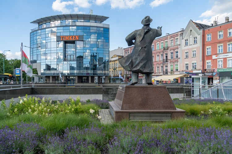 Jan Kiepura monument, center of Sosnowiec, buildings around Centennial Square.