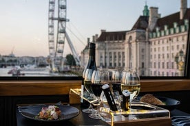 Almuerzo gastronómico de 4 platos en un autobús de lujo en Londres