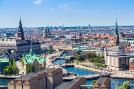 Beautiful view of Hamburg city center with town hall and Alster river, Germany.