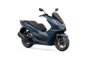 Noleggia una Honda PCX 125cc a Cascais!