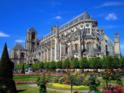 Photo of panoramic view of the city of Clermont-Ferrand with its cathedral, France.