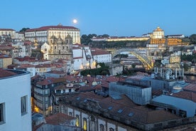 Private Tour in Porto Main Highlights By Night